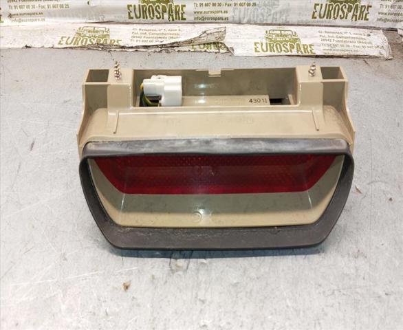 Sinal de parada traseiro adicional Nissan Terrano 2 R20