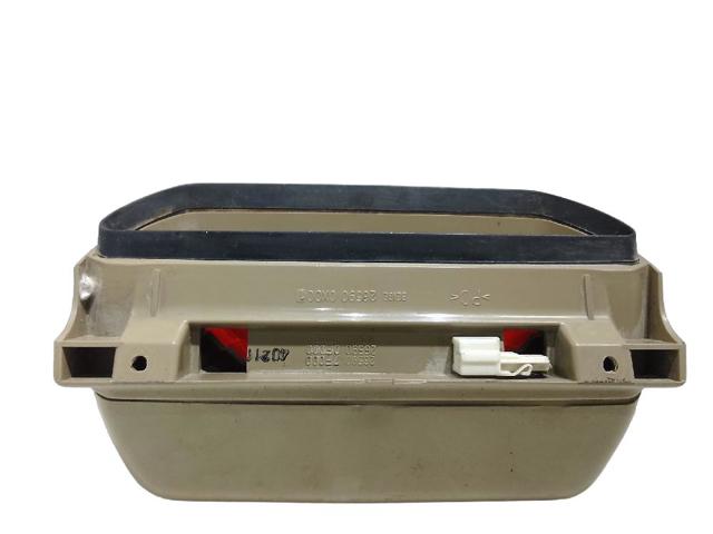 Sinal de parada traseiro adicional Nissan Terrano 2 R20