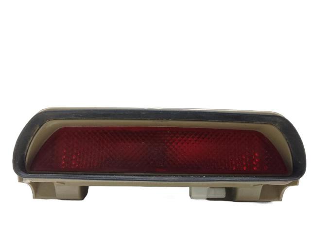 Sinal de parada traseiro adicional Nissan Terrano 2 R20