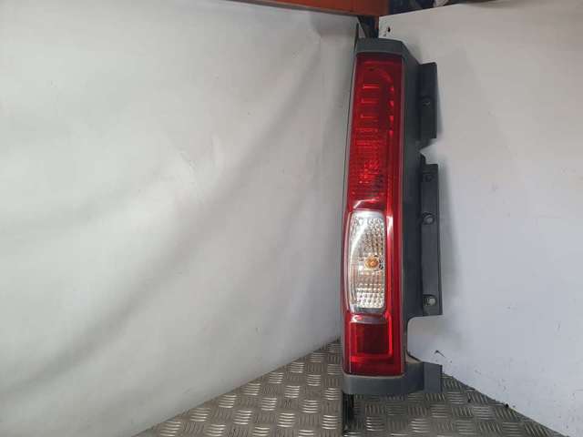 Lanterna traseira direita para Renault Trafic II Box/Chassis 2.0 DCI 115 (EL0H) M9R M7 265A60118R