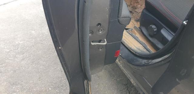 Fecho da porta dianteira esquerda 2691537 Ford