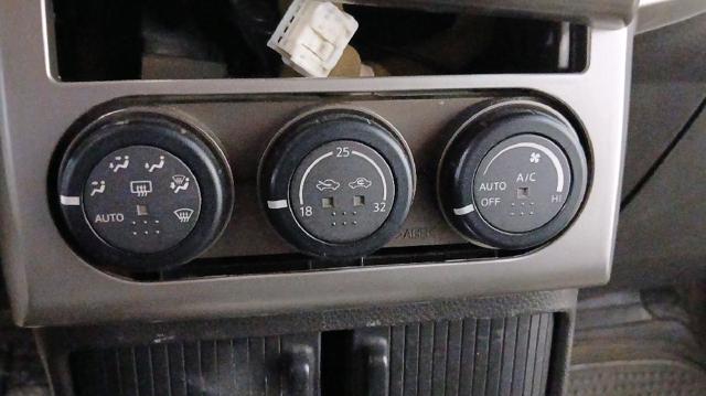 Unidade de controlo dos modos de aquecimento/condicionamento Nissan X-Trail T30