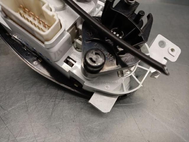 Unidade de controlo dos modos de aquecimento/condicionamento Renault LOGAN 2 L52