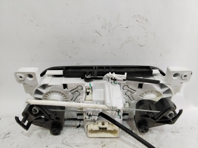 Unidade de controlo dos modos de aquecimento/condicionamento Renault LOGAN 2 L52