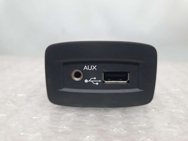 280230006R Зарядное устройство USB купить Украина