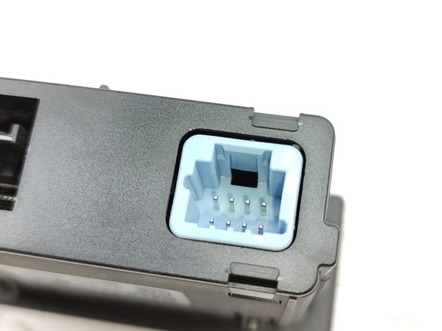 RENAULT 280231553R USB-разветвитель в наличии Киев