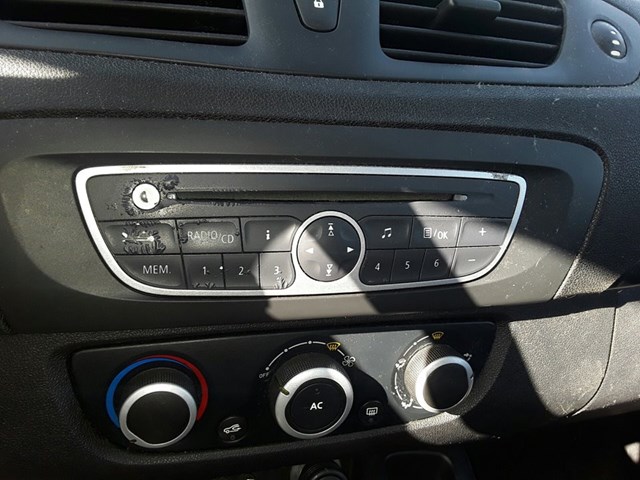 Sistema de rádio áudio/CD para Renault Grand Scénic III (JZ0/1_) (2009-...) 281155040R