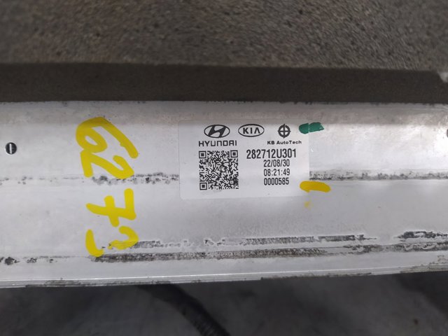 HYUNDAI 282712U301 Радиатор интеркуллера в наличии Львов