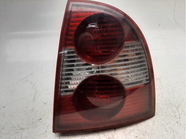 Lanterna traseira direita para Volkswagen Passat (3B3) (2000-2005) 1.8 T 20V AWLAWT 28408014