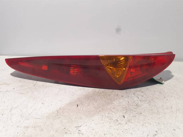 Lanterna traseira esquerda para Fiat Punto (188_) (1999-2010) 1.9 JTD 80 (188.237,.257,.337,.357) 188A5000 286201