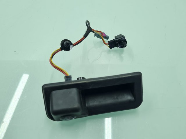 VAG 2GM827566 Кнопка привода замка багажника в наличии Киев