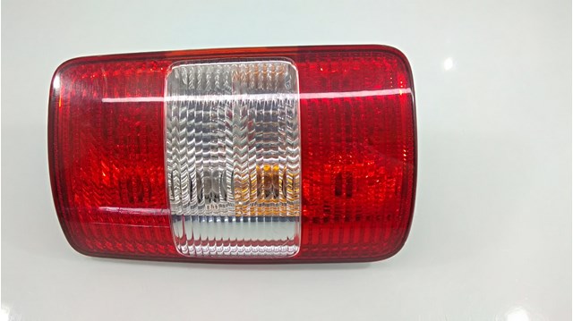 Luz traseira esquerda para Volkswagen Caddy (2K) (2004-...) 2K0945257A