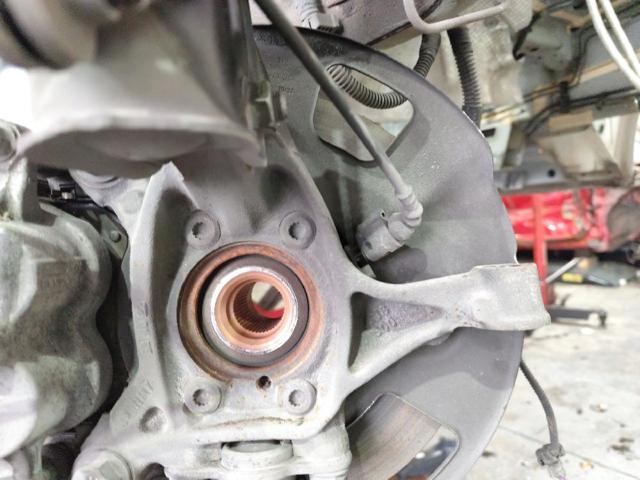 2N0407258B VAG Цапфа передняя правая купить в Каменское