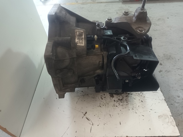 FORD 2N1R7002CD КПП в сборе (механическая коробка передач) в наличии Черновцы