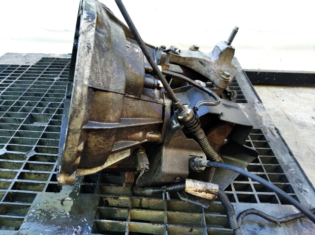 FORD 2N1R7002ED КПП в сборе (механическая коробка передач) в наличии Черновцы