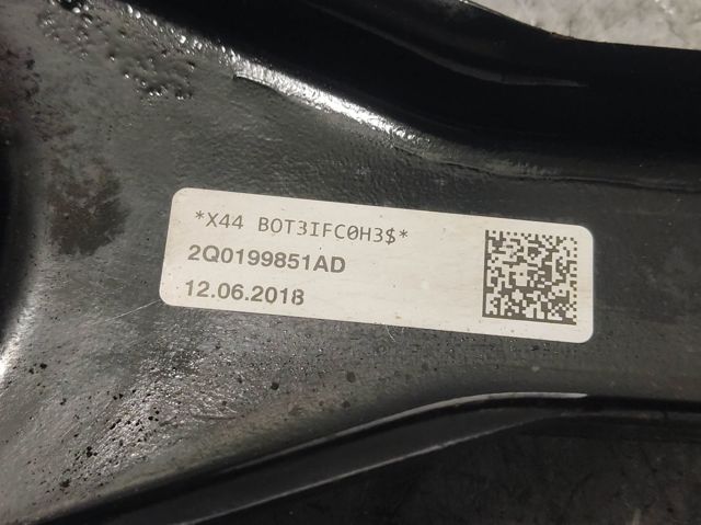 VAG 2Q0199851AD Кронштейн передней балки в наличии Запорожье