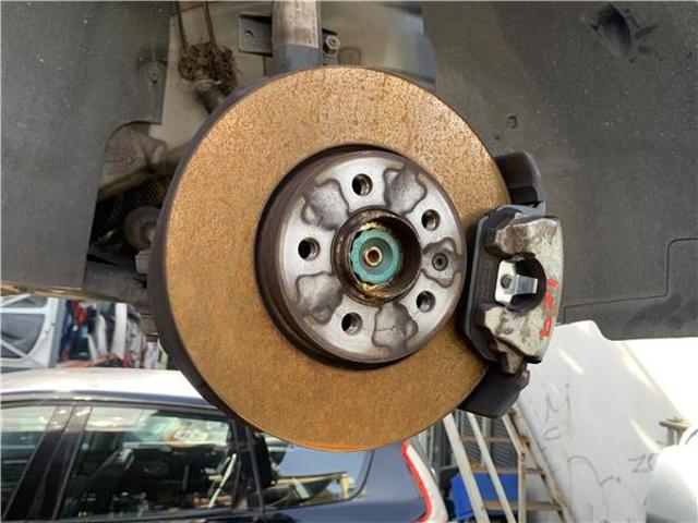 VAG 2Q0407256AG Цапфа (поворотный кулак) передний правый в наличии Чернигов