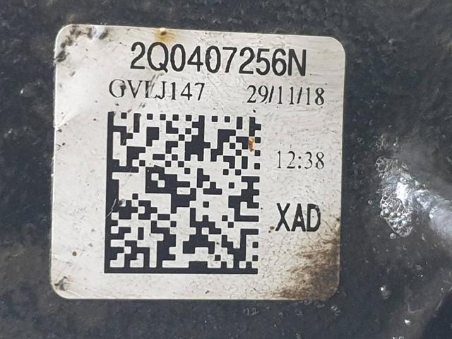 2Q0407256N Цапфа (поворотный кулак) передний правый купить Сумы