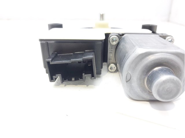 Motor regulador do vidro dianteiro esquerdo para assento arona 1.6 TDI / 0.17 - ... DGT 2Q1959881