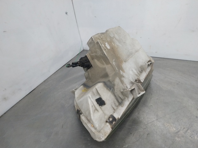301048302 VAG Правая фара купить в Ровно