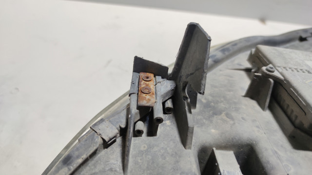301213272 PEUGEOT Правая фара купить в Житомир