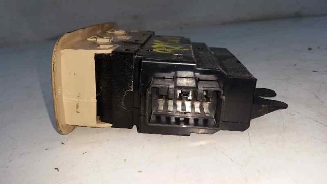 VOLVO 30658146 Кнопочный блок управления стеклоподъемником передний левый в наличии Черкассы