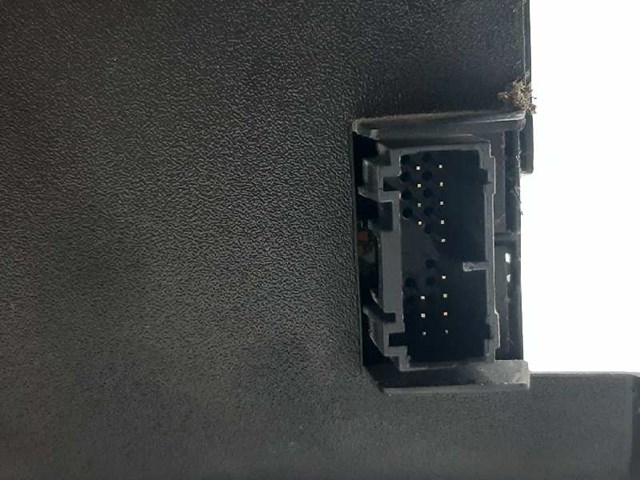VOLVO 30672565 Накладка декоративная центральной консоли в наличии Николаев