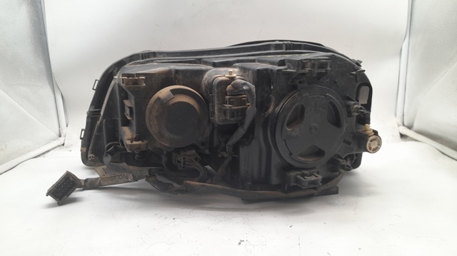 VOLVO 30678597 Фара правая в наличии Запорожье