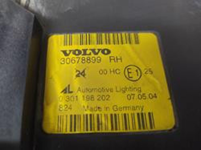 VOLVO 30678899 Фара правая в наличии Николаев