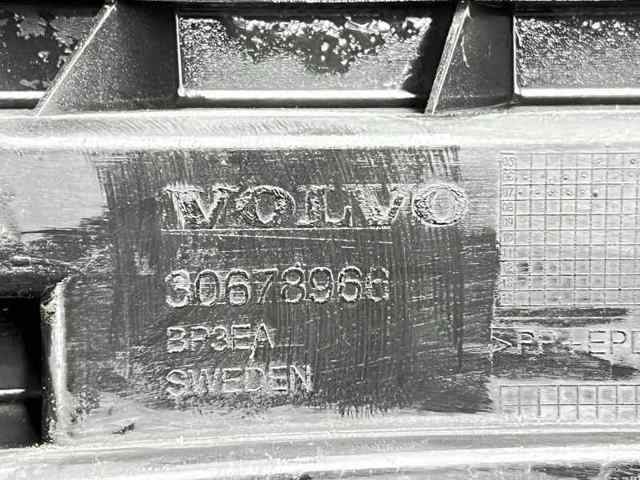 VOLVO 30678966 Кронштейн бампера заднего центральный в наличии Ирпень