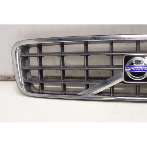VOLVO 30678980 Решетка радиатора в наличии Киев