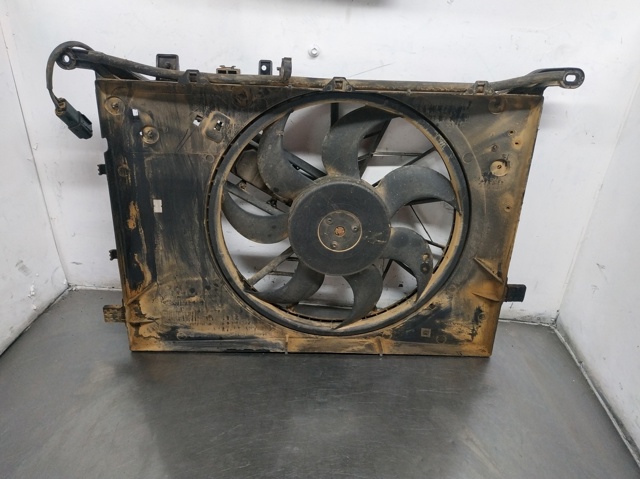 Ventilador elétrico de esfriamento montado (motor + roda de aletas) direito 30680547 Volvo