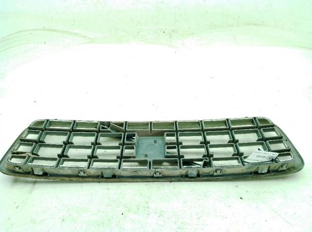 VOLVO 30695513 Решетка радиатора в наличии Украина