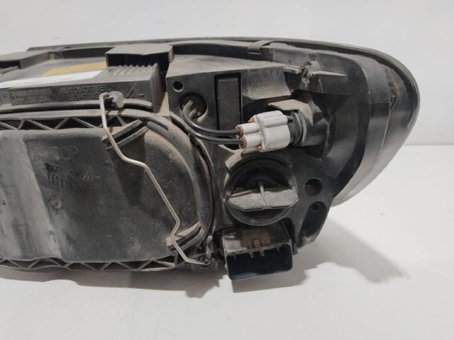 VOLVO 30698637 Фара правая в наличии Полтава