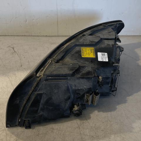 VOLVO 30698880 Фара правая в наличии Украина