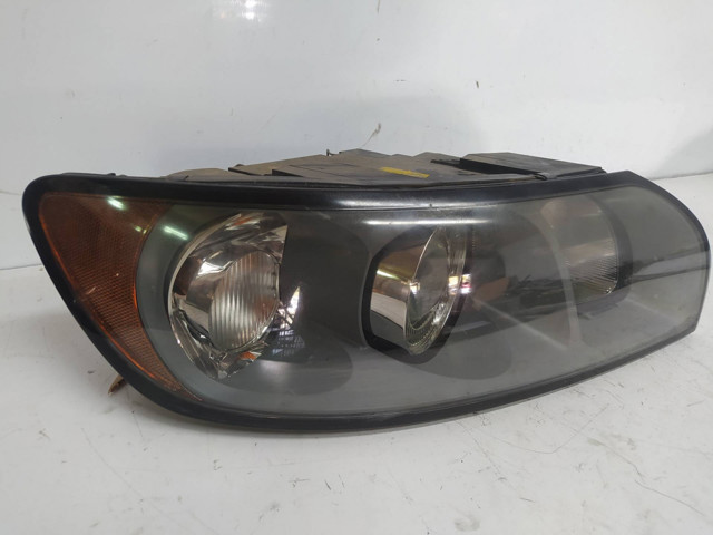 VOLVO 30698886 Правая фара в наличии Киев
