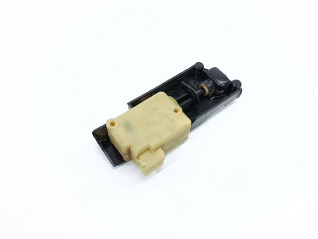 30716837 VOLVO Замок открывания лючка бензобака купить в Чернигов