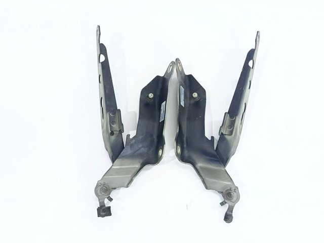 VOLVO 30716883 Петля капота правая в наличии Киев