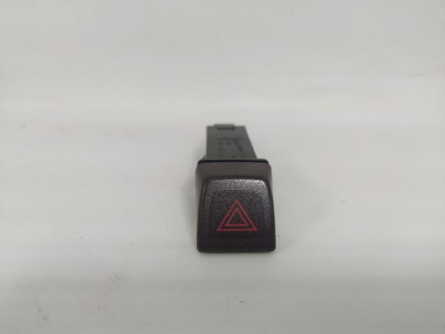 Botão de ativação do sinal de emergência Volvo S40 2 MS