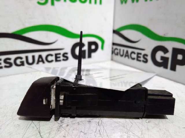 Botão de ativação do sinal de emergência Volvo S40 2 MS