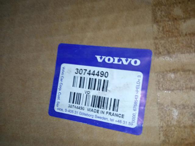 30744490 VOLVO Правая фара купить в Тернополь