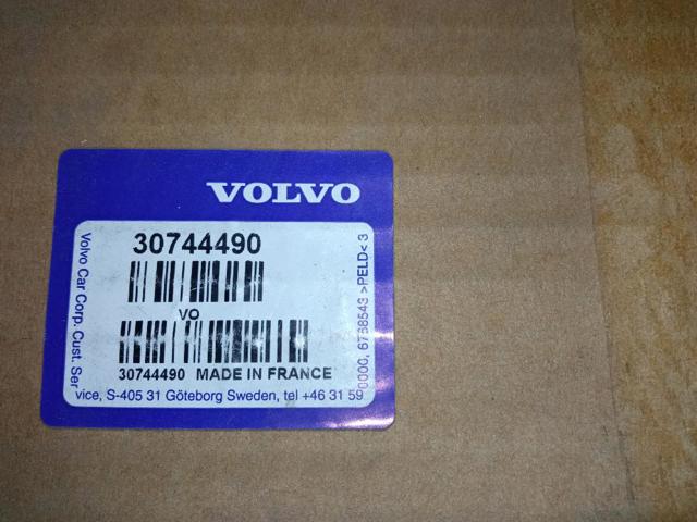 VOLVO 30744490 Фара правая в наличии Полтава