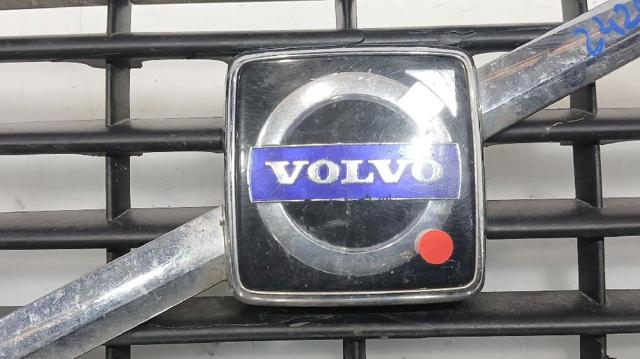 VOLVO 30744914 Решетка радиатора в наличии Винница
