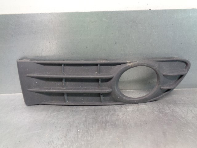 VOLVO 30744920 Решетка бампера переднего правая в наличии Винница