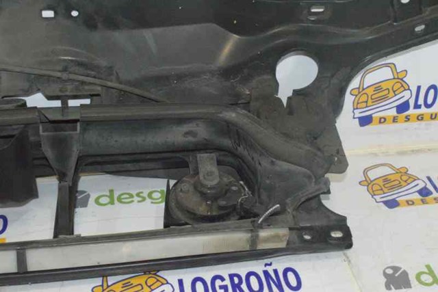 Suporte do radiador montado (painel de montagem de fixação das luzes) 30745292 Volvo