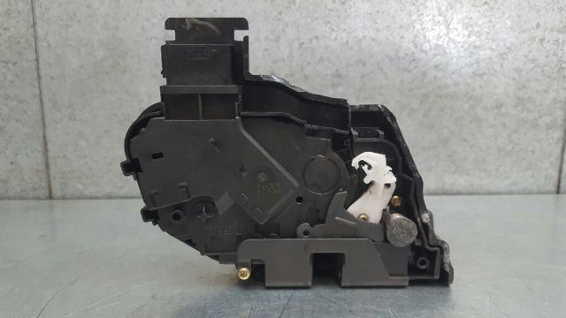 VOLVO 30753661 Замок передней правой двери в наличии Днепр