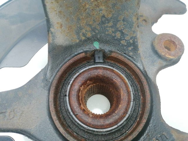 VOLVO 30760282 Цапфа (поворотный кулак) передний левый в наличии Харьков