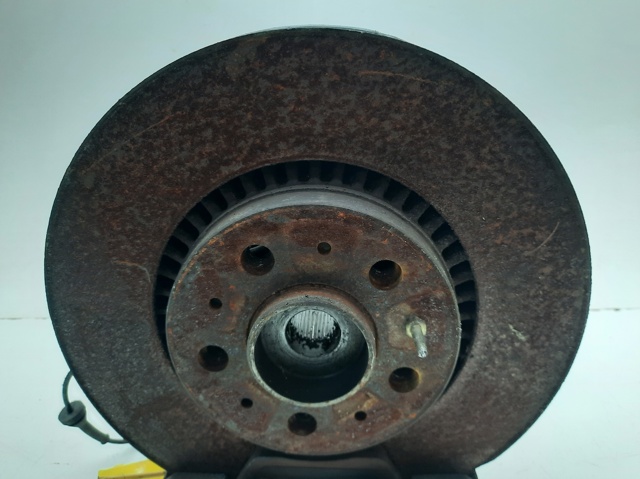 VOLVO 30760714 Цапфа (поворотный кулак) передний левый в наличии Ровно