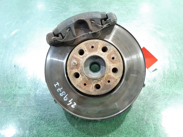 VOLVO 30760714 Цапфа (поворотный кулак) передний левый в наличии Черкассы