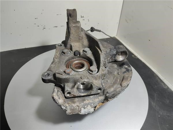 VOLVO 30760715 Цапфа передняя правая в наличии Винница